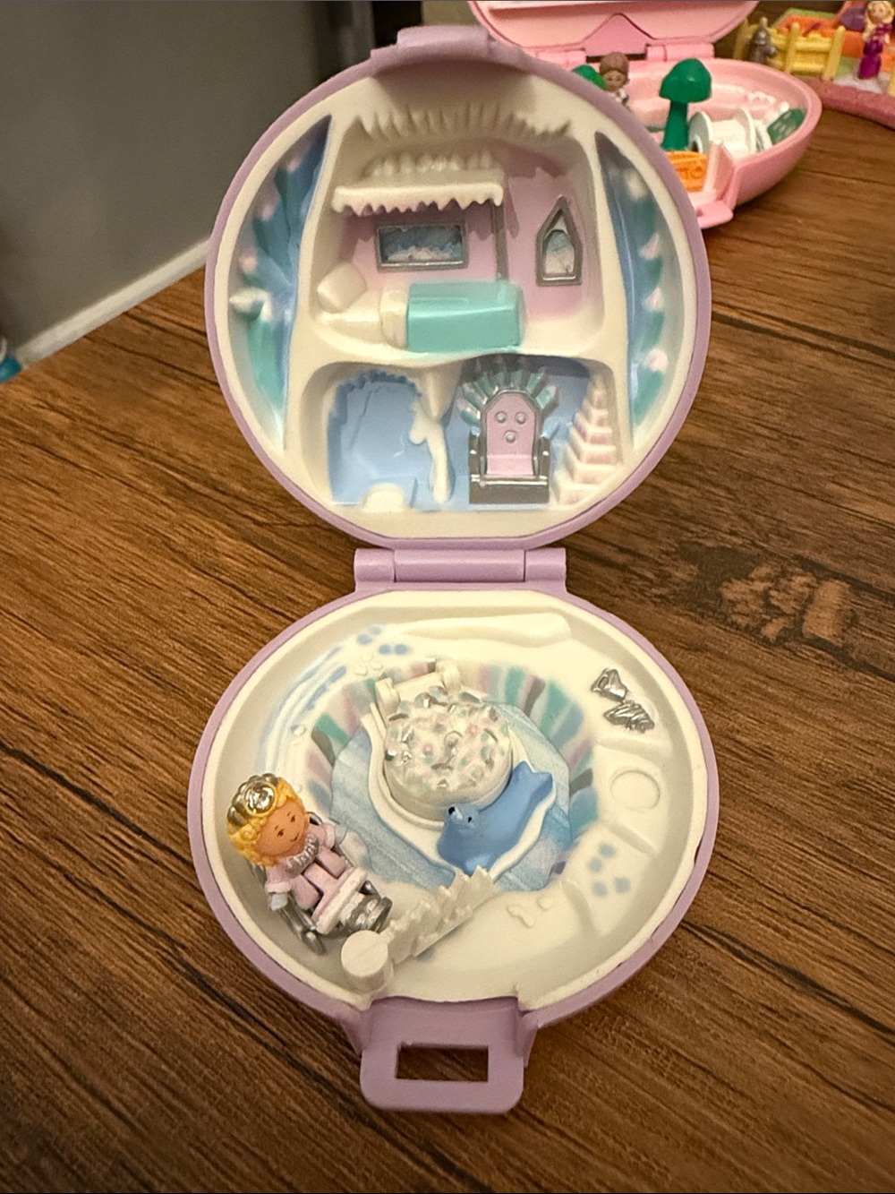 Blue Bird| 1992| Ice Palace Compact Polly Pocket Playset - Purple